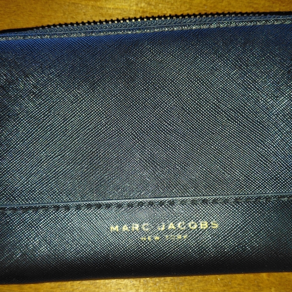 Marc Jacobs Handbags - MARC JACOBS NY black Saffiano pebbled leather wristlet wallet